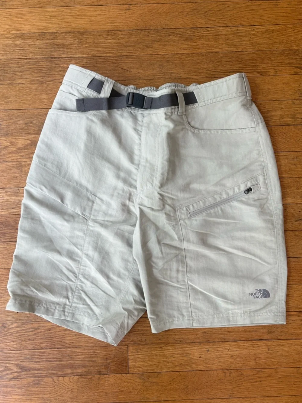 The North Face Men’s Hiking Shorts Light Gray Belted Zip Pocket Medium Regular